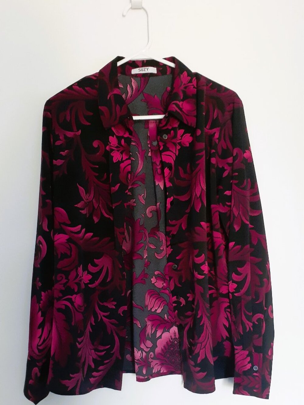 Suzy Shier Elegant Damask Pattern Blouse
